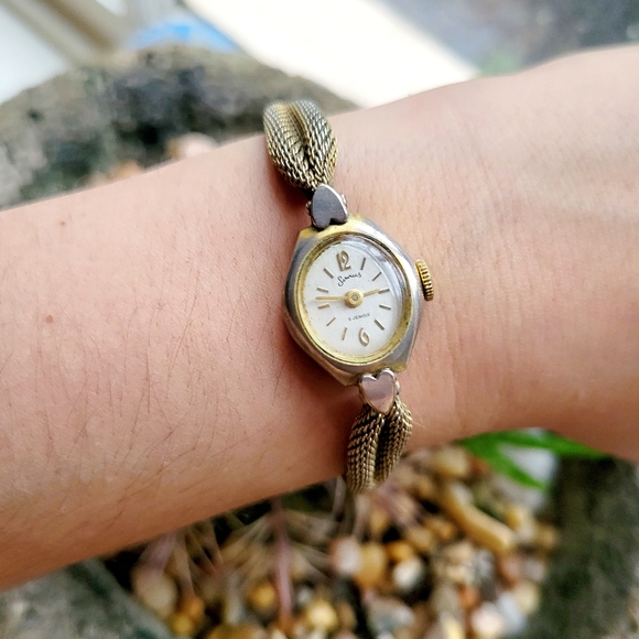 Vintage Services 5 Jewels Gold & Silver Dainty Classic Watch - Picture 5 of 9